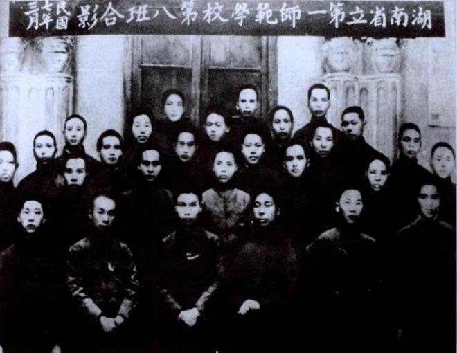 的儿子孙子曾孙穿越百年坐在他座位新葡京这是毛主席最早3张学生照他(图13)