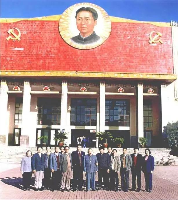 的儿子孙子曾孙穿越百年坐在他座位新葡京这是毛主席最早3张学生照他(图11)