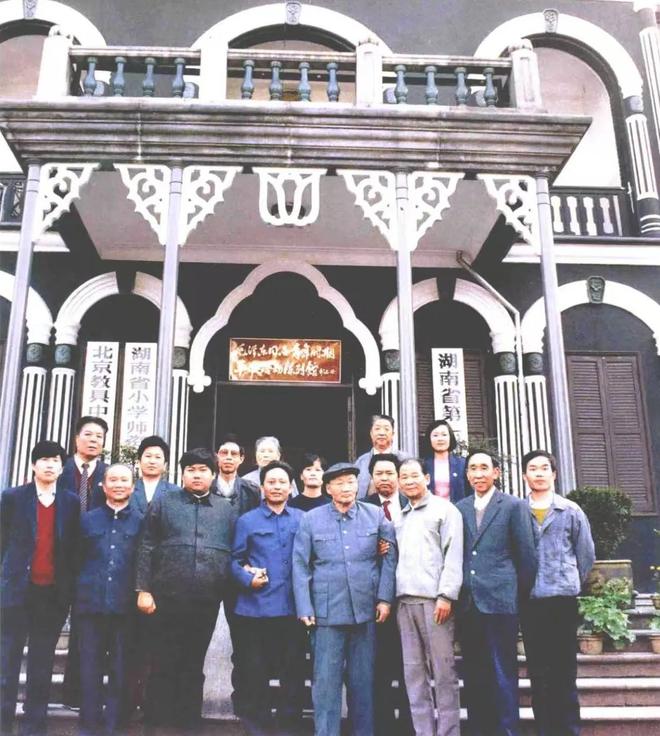 的儿子孙子曾孙穿越百年坐在他座位新葡京这是毛主席最早3张学生照他(图7)